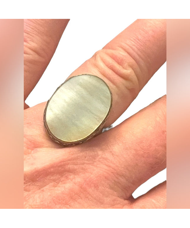Large fancy MOP Indonesian ring silver finish