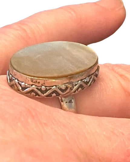 Large fancy MOP Indonesian ring silver finish