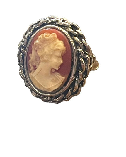 Lovely silver finish rope design Resin cameo ring