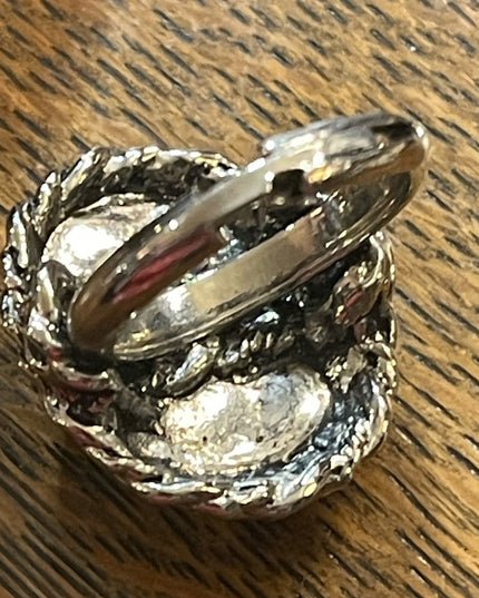 Lovely silver finish rope design Resin cameo ring