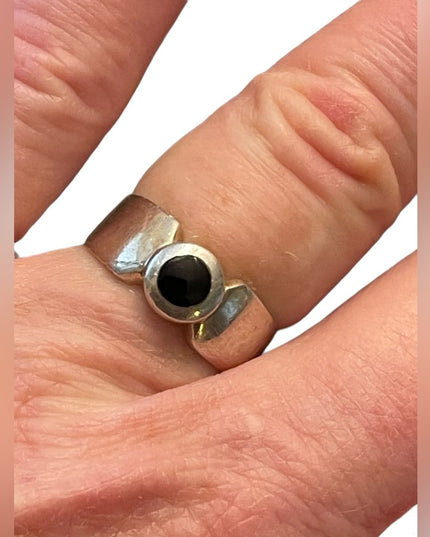 Vintage sterling silver 925 black onyx ring