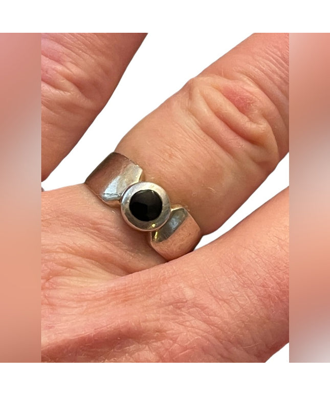 Vintage sterling silver 925 black onyx ring