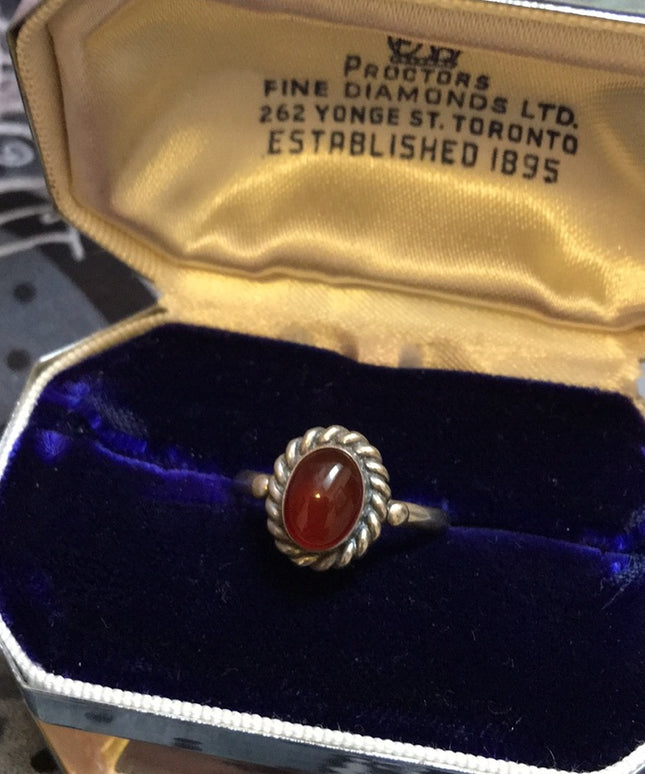 Vintage sterling silver carnelian ornate ring