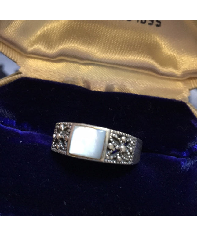 Sterling silver flower blue mother of  pearl heavy ring beauty!