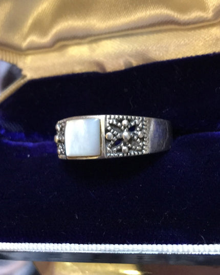 Sterling silver flower blue mother of  pearl heavy ring beauty!