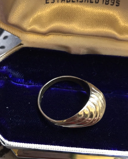 Vintage sterling silver domed ring