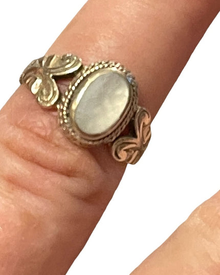 Vintage sterling silver ornate fancy etched MOP mother of pearl ring