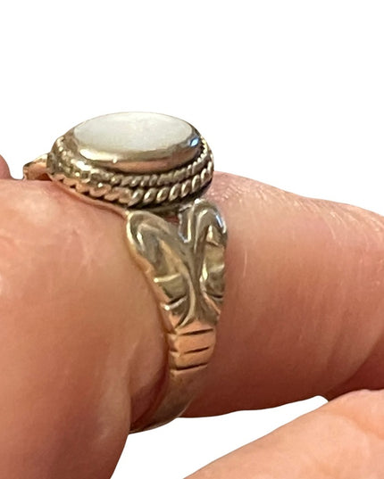 Vintage sterling silver ornate fancy etched MOP mother of pearl ring
