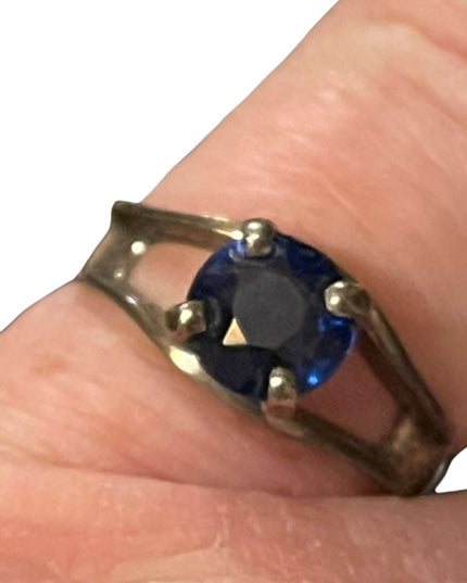 Sterling  silver blue crystal/stone solitair ring