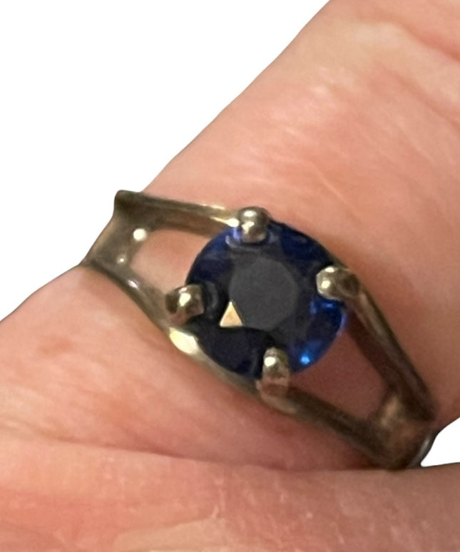 Sterling  silver blue crystal/stone solitair ring
