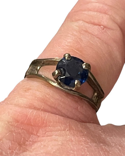 Sterling  silver blue crystal/stone solitair ring