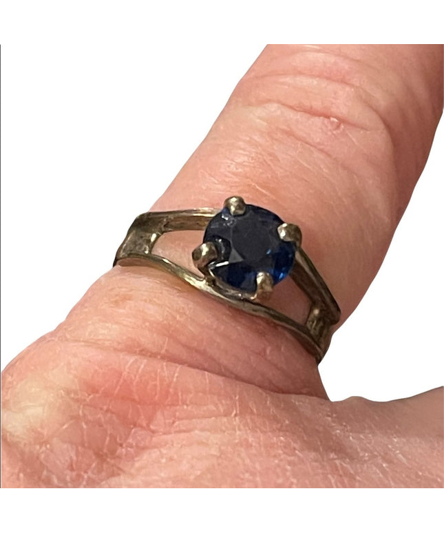 Sterling  silver blue crystal/stone solitair ring