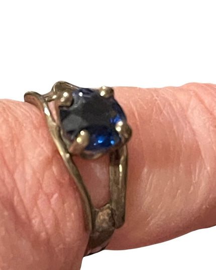 Sterling  silver blue crystal/stone solitair ring