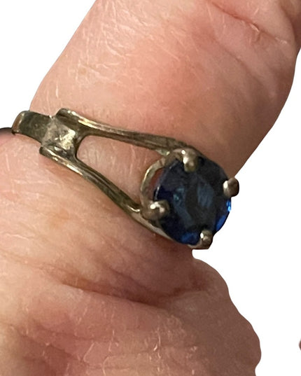 Sterling  silver blue crystal/stone solitair ring