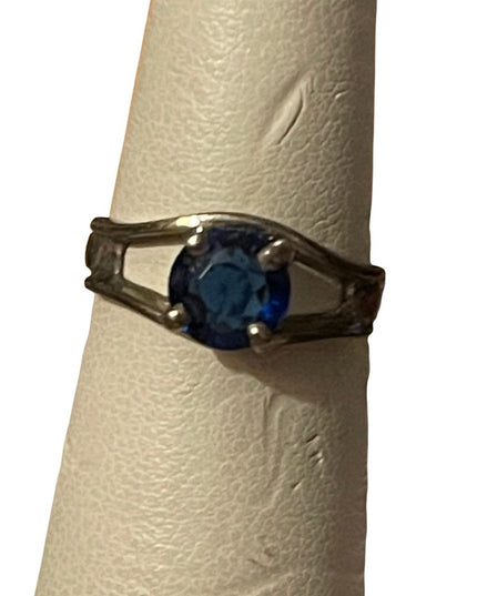 Sterling  silver blue crystal/stone solitair ring