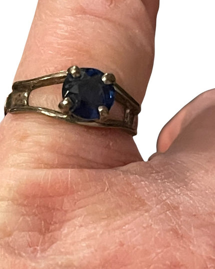 Sterling  silver blue crystal/stone solitair ring