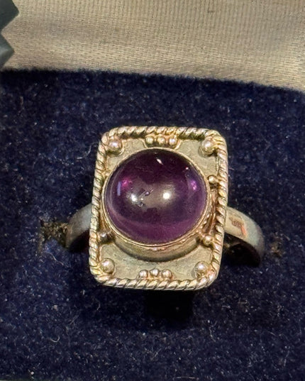 Vintage Sterling Silver 925 Ring Purple Amethyst Cabachon Stone