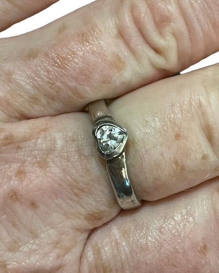 Vintage sterling silver 925 heart CZ ring