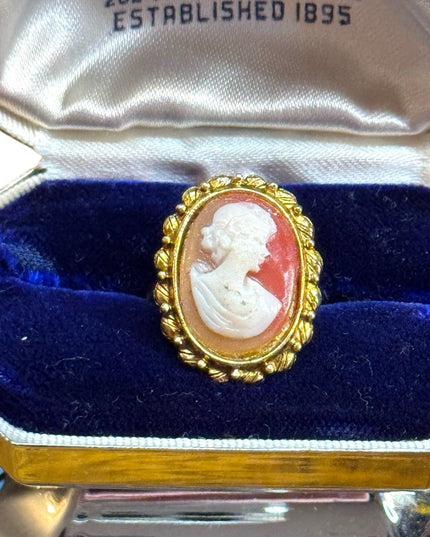 Fancy vintage Gold plt carved shell Cameo Ring