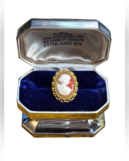 Fancy vintage Gold plt carved shell Cameo Ring