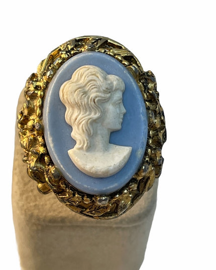 Vintage C1960s Resin Cameo Fancy ring