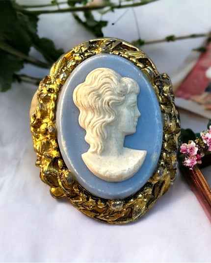 Vintage C1960s Resin Cameo Fancy ring
