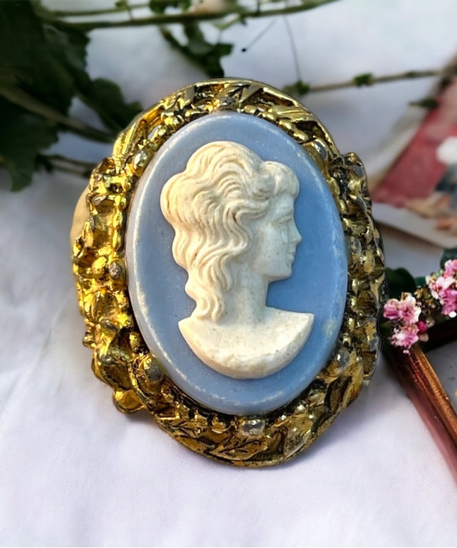 Vintage C1960s Resin Cameo Fancy ring