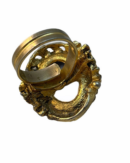 Vintage C1960s Resin Cameo Fancy ring