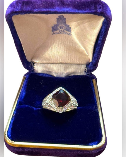 Elegant Sterling Silver 925 Garnet Ring fancy Red Gemstone
