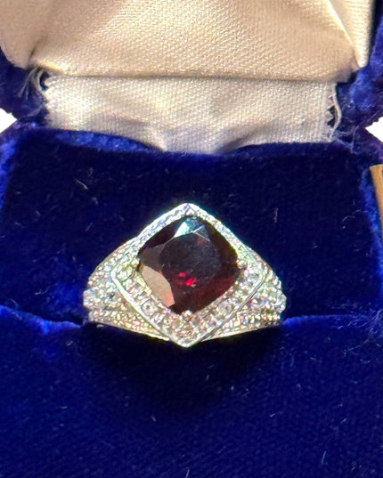 Elegant Sterling Silver 925 Garnet Ring fancy Red Gemstone
