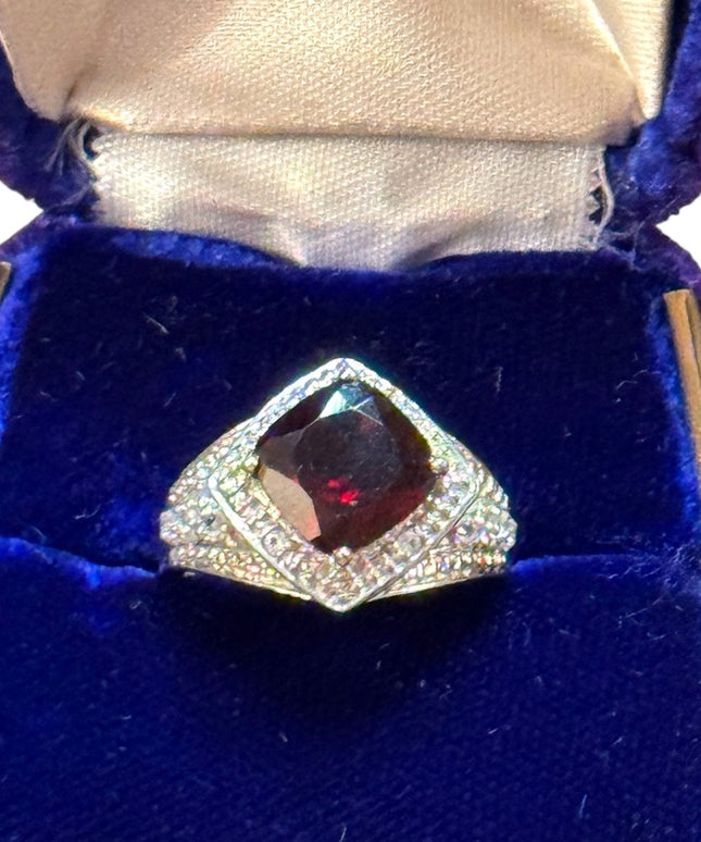 Elegant Sterling Silver 925 Garnet Ring fancy Red Gemstone