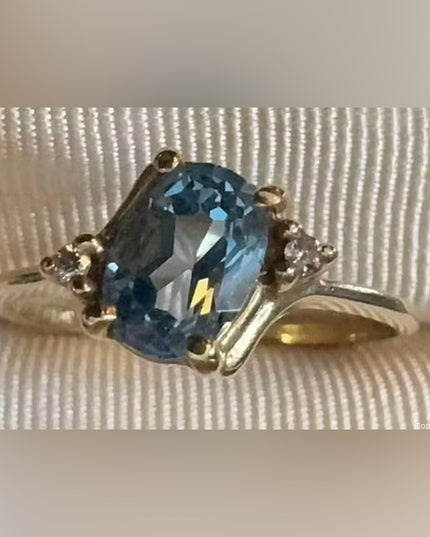 Vintage Magic Glo 10K Yellow Gold Oval Blue Topaz Ring  Diamond Accents Sz 7.5