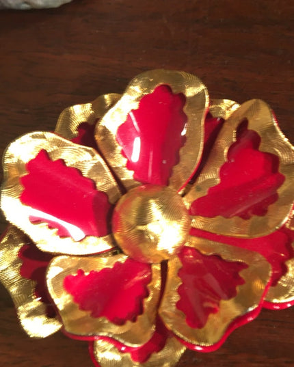 Vintage 1960s Red enamel & gold flower 🌺 Brooch