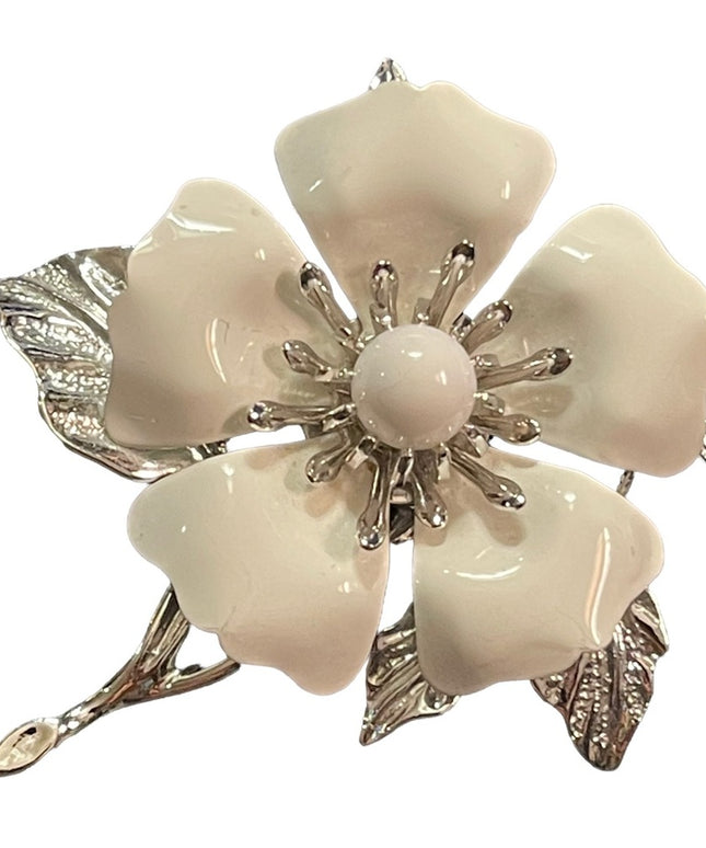 Vintage 1970s Sarah Coventry white enameled flower silver finish brooch