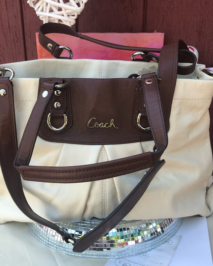 NWT Coach Leather F15513 Cream shoulder hobo bag purse