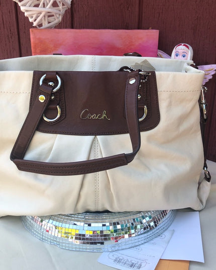 NWT Coach Leather F15513 Cream shoulder hobo bag purse