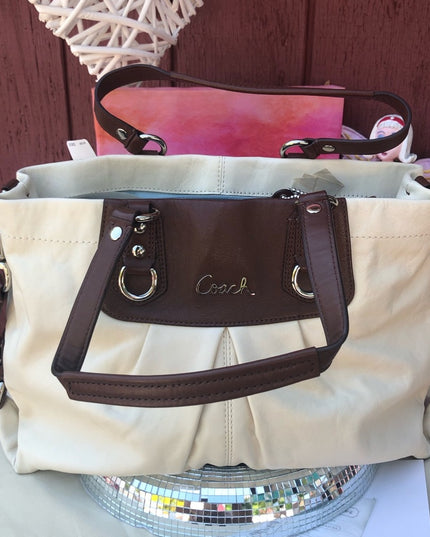 NWT Coach Leather F15513 Cream shoulder hobo bag purse