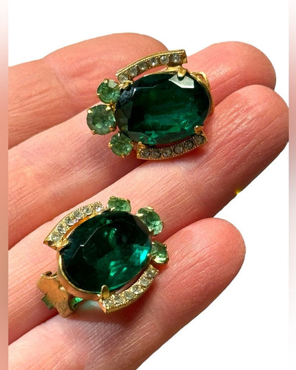 Vintage lovely green crystal glass gold finish clip on earrings 1950s