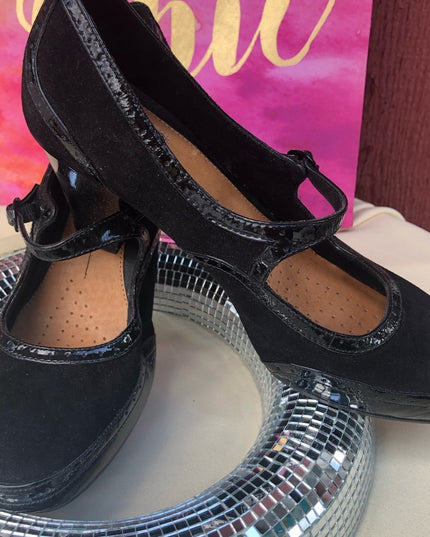 NWOT Clarks Suede patent leather suede heels oxfords