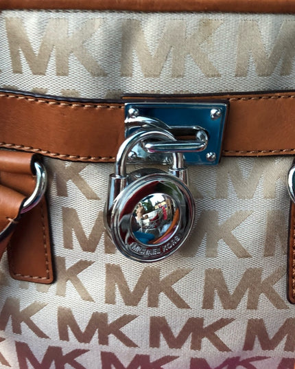 Michael Kors Hamilton monogram Purse 9/10 bag shoulder
