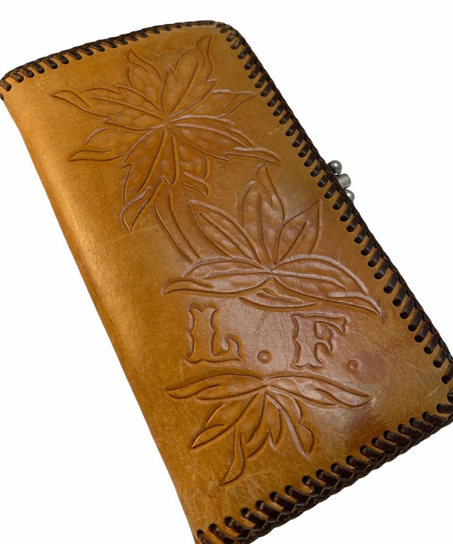 Vintage 1970s tan leather tooled wallet ( L F )