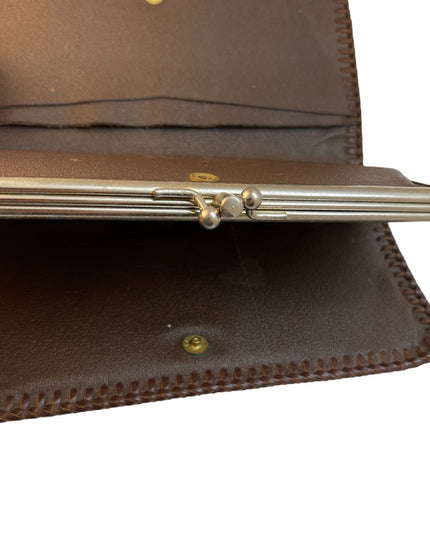 Vintage 1970s tan leather tooled wallet ( L F )