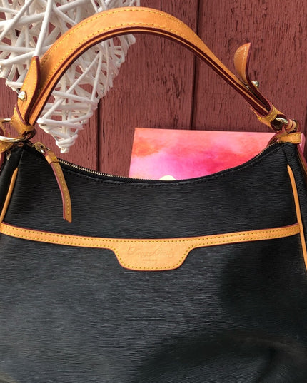 Dooney Bourke Well loved shoulder bag