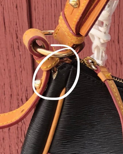 Dooney Bourke Well loved shoulder bag