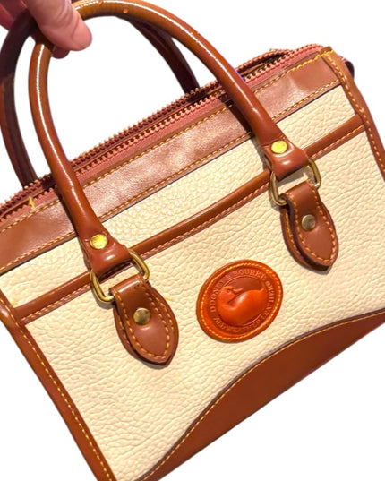 Elegant Vintage 1980s Dooney & Bourke  Tan Leather Purse Cream