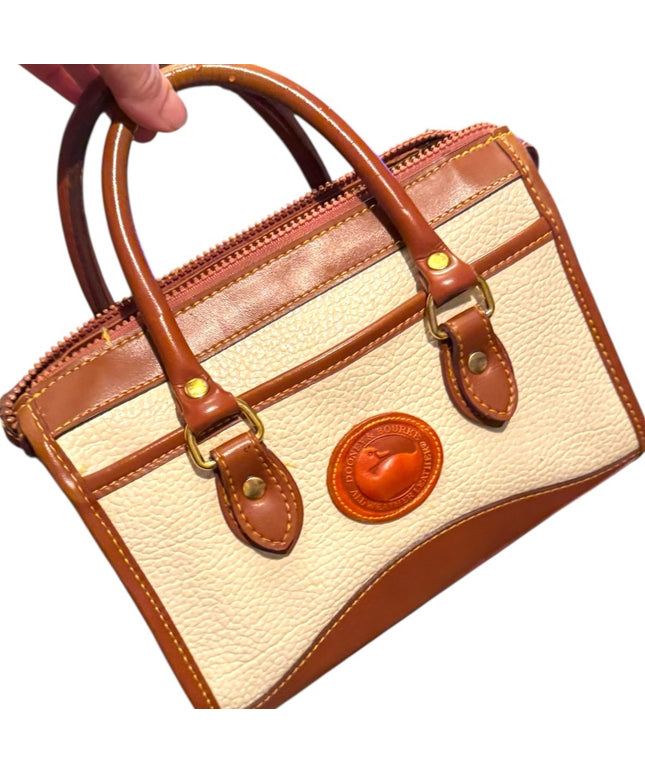 Elegant Vintage 1980s Dooney & Bourke  Tan Leather Purse Cream