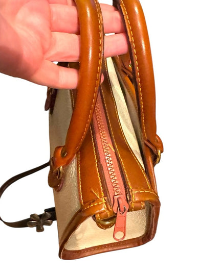 Elegant Vintage 1980s Dooney & Bourke  Tan Leather Purse Cream
