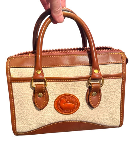 Elegant Vintage 1980s Dooney & Bourke  Tan Leather Purse Cream