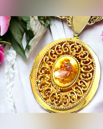 Vintage Large ceramic cameo gold locket