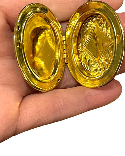 Vintage 1960s Fragonard French Victorian Scene Large Cameo Locket gold finish